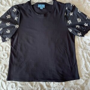 CeCe black crew neck short sleeve top, like new, size L